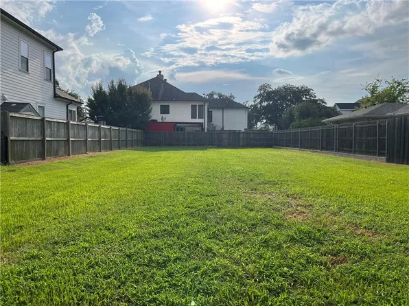 6744 Fleur De Lis Dr, New Orleans, LA 70124