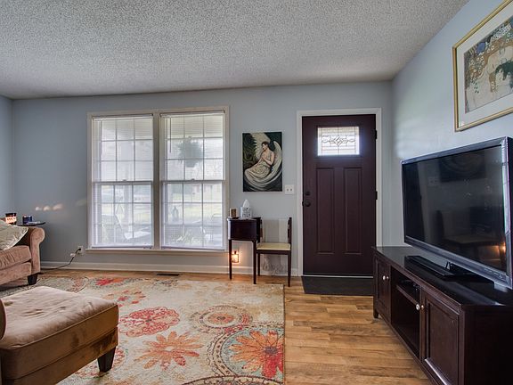 2nd image of 119 Creekwood Dr