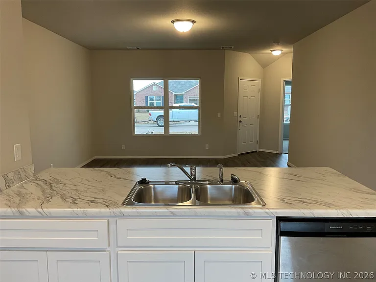 16123 S 87th East Ave — Photo 9