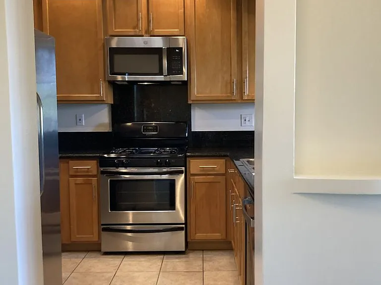 11321 Moorpark St — Photo 27