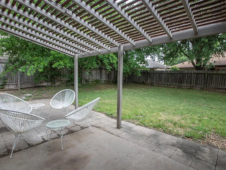2108 Warfield Way — Photo 21