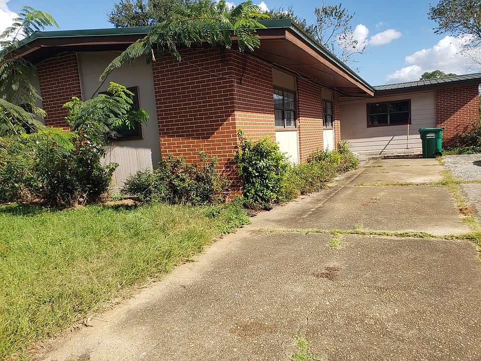2nd image of 2000 N Riverview Cir