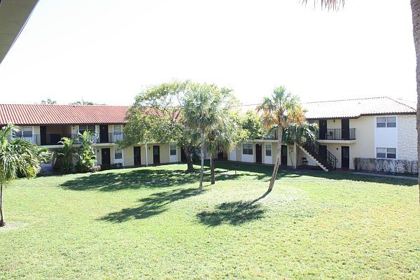 1st image of 1200 SW 52nd Ave #2101