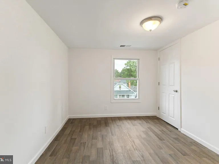 211 Broad St — Photo 14