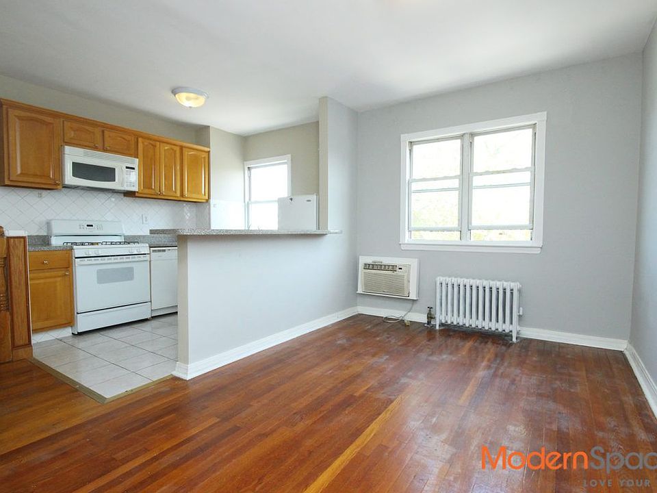 2nd image of 2026 26th St #2