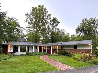 28499 S Woodland Rd, Pepper Pike, OH 44124