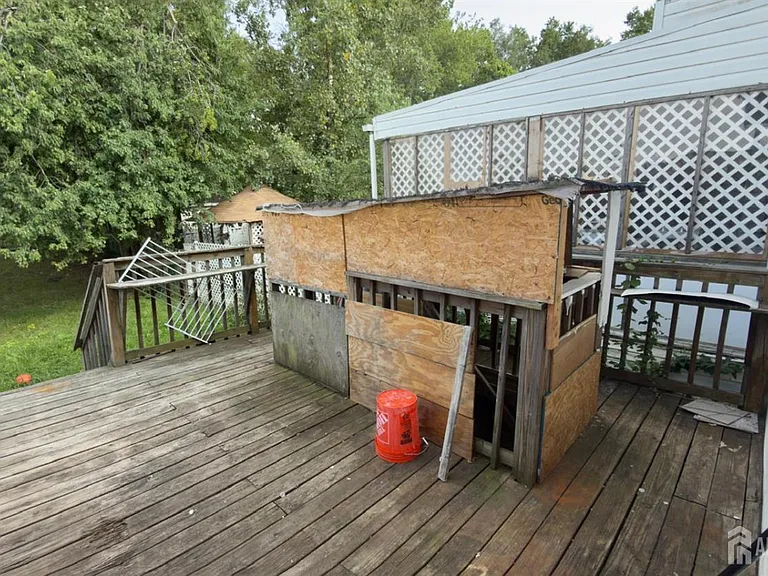 690 W Side Ave — Photo 4