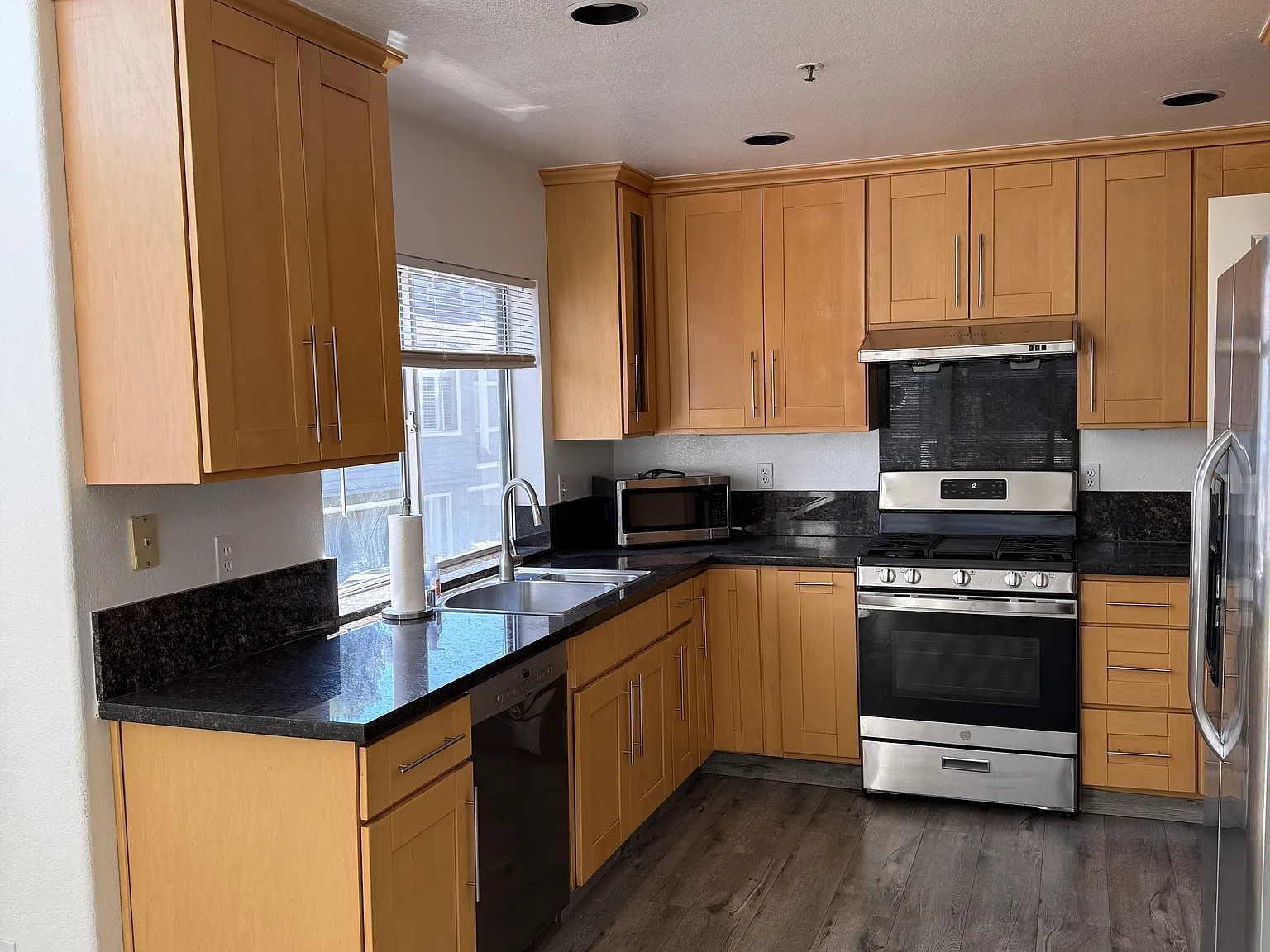 824 Columbia Cir — Photo 4