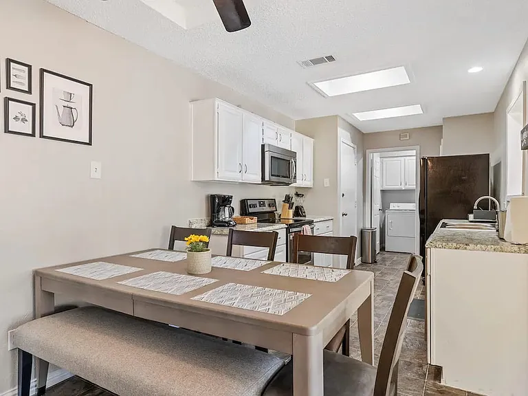 Creekside Dr — Photo 3