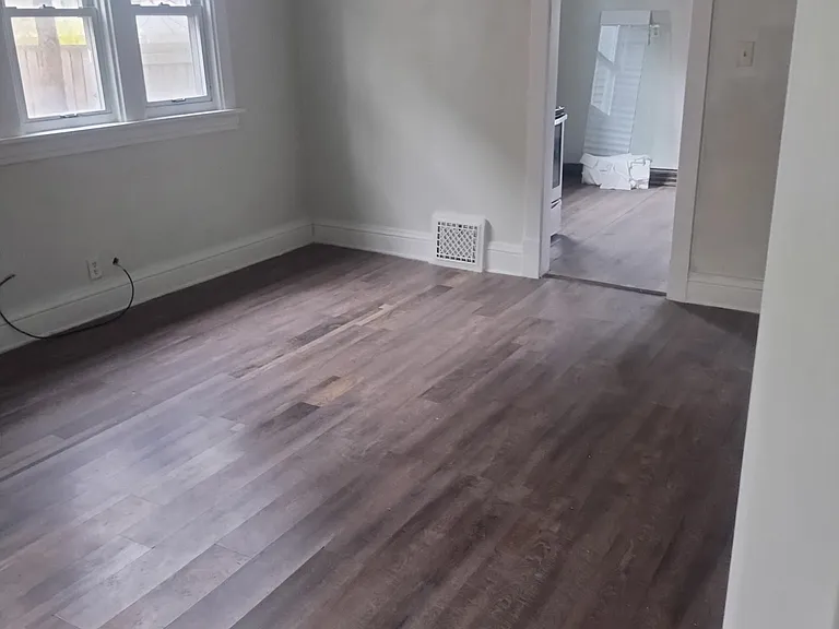 725 Cottage Grove Ave — Photo 4