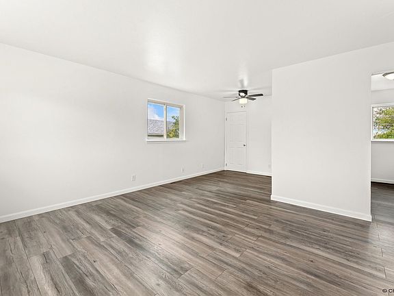 3rd image of 148 King Ct