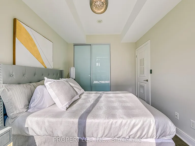 21 Scollard St #406 — Photo 22
