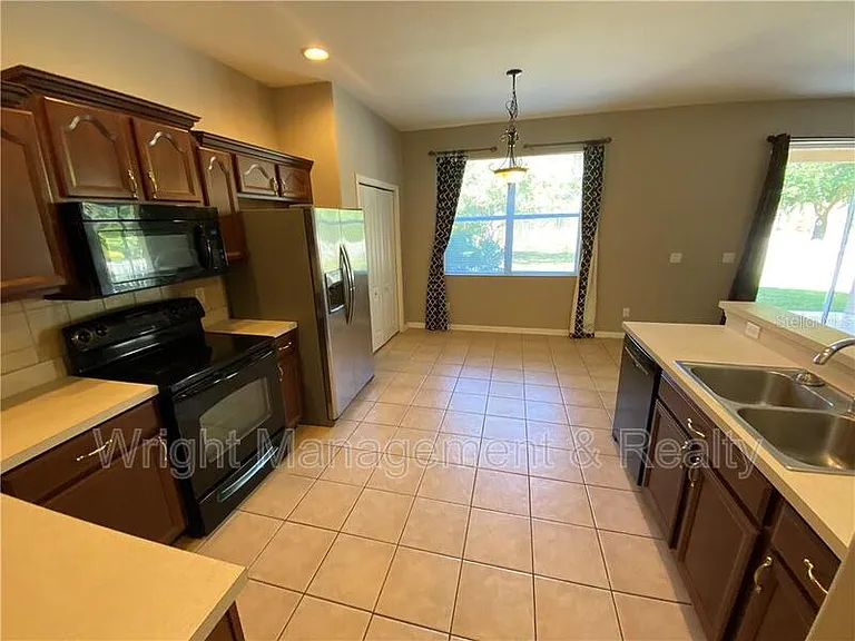 7843 Foxgrove Dr — Photo 3