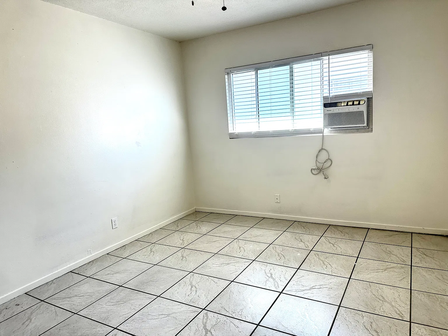 44040 Division St — Photo 3