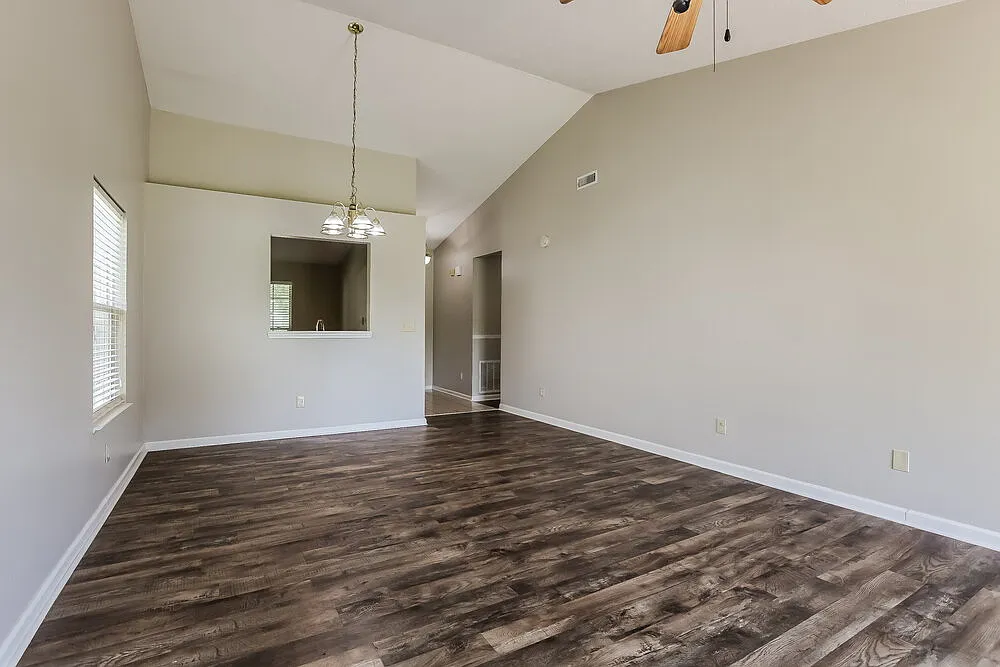 3 bed, 2.0 bath, 1196 sqft, $1,710 — Photo 3