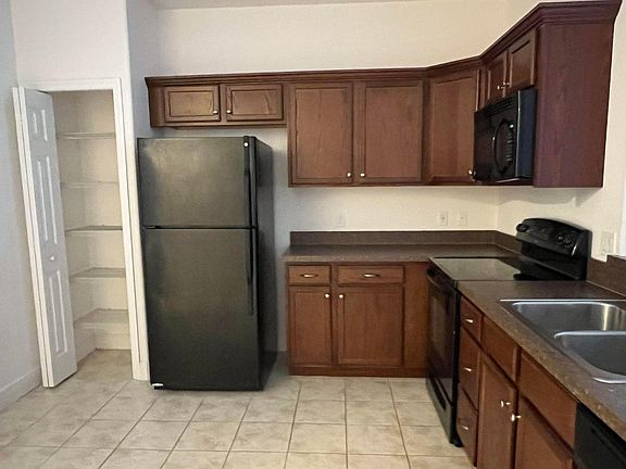 Pantry closet & Full Kitchen Appliances