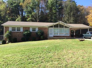 205 Valley Rd, Hickory, NC 28601
