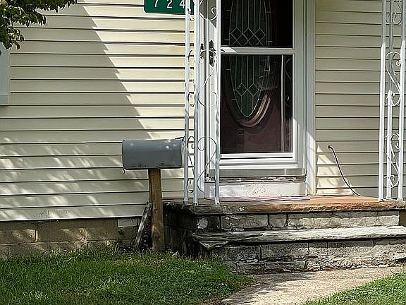 3rd image of 724 Cedarbrook Dr