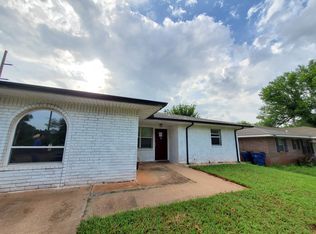 702 S Drexel St #A, Guthrie, OK 73044