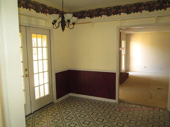 3rd image of 4412 Woodfield Dr