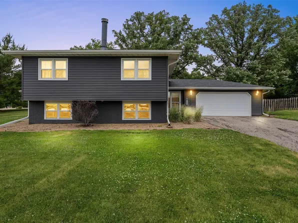 790 Leslie Ct, Robins, IA 52328