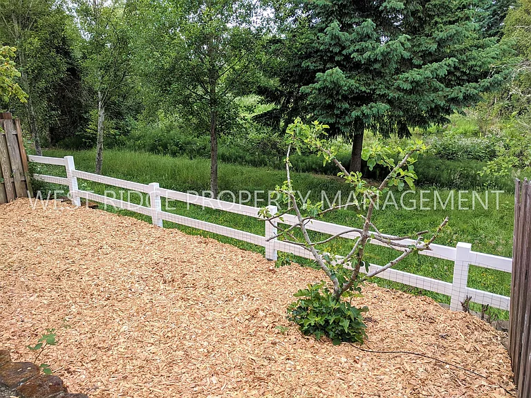 519 SW 207th Ave — Photo 4