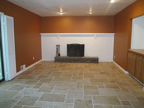 5th image of 9059 Old Meadow Dr