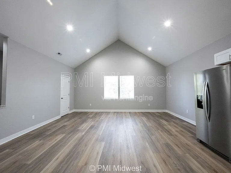 1843 N Dexter St #B — Photo 3