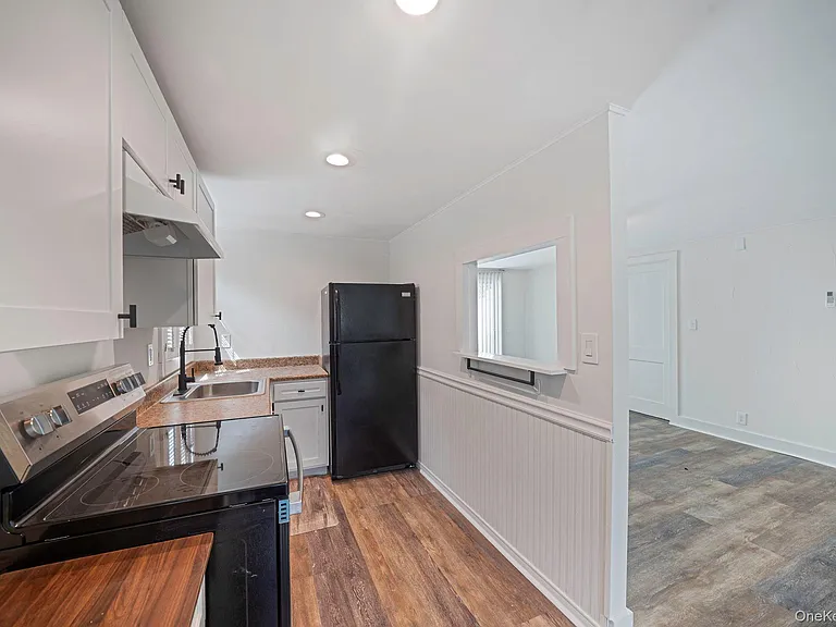 32 Dewey St — Photo 8