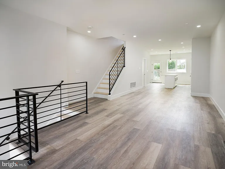303 Fountain St — Photo 6