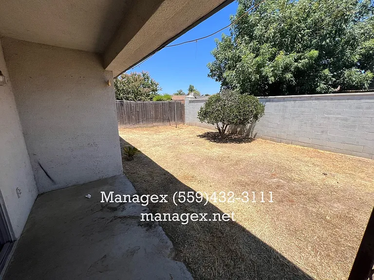 4334 N Ellendale Ave — Photo 13