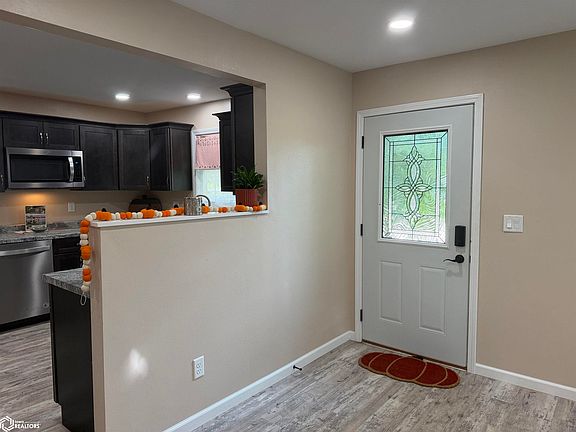 2nd image of 904 S Main St