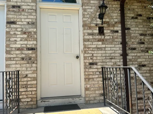 157 Chestnut St APT 3, Foxboro, MA 02035