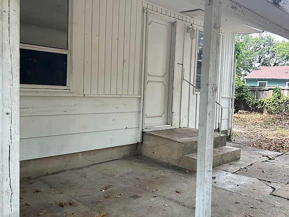 Front of house right side