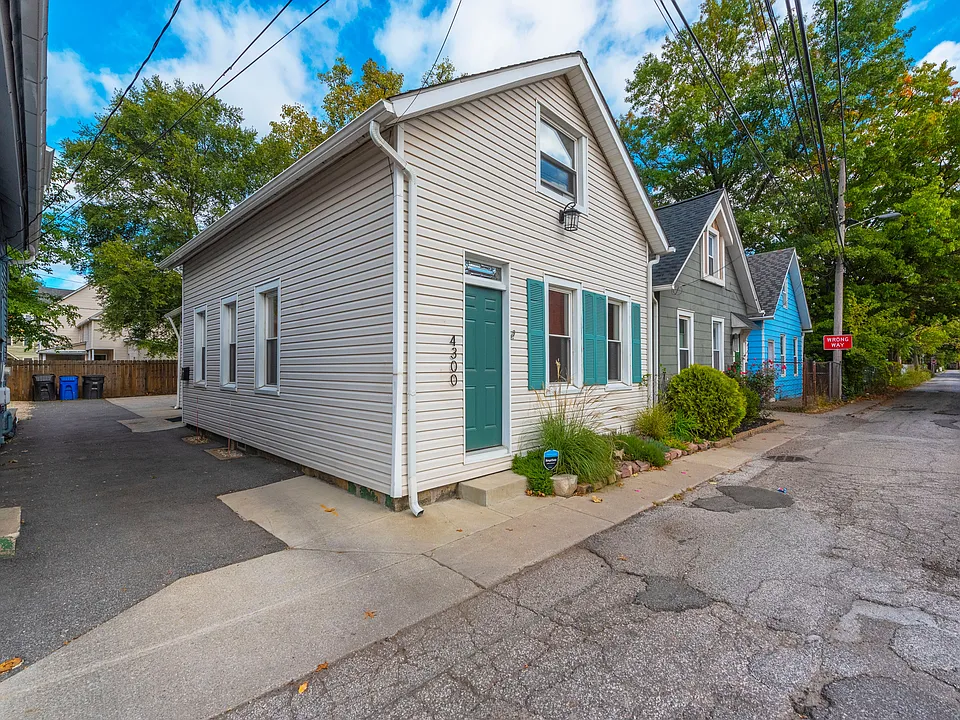 4300 Fulton Ct