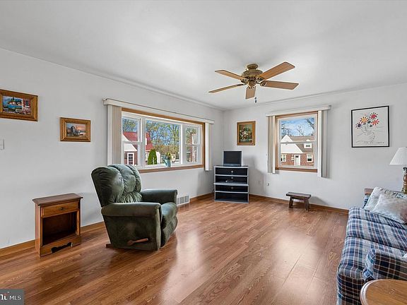 4th image of 716 Brooke Cir