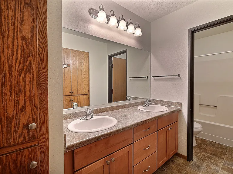 Fargo, ND Village West Apartments | Bathroom