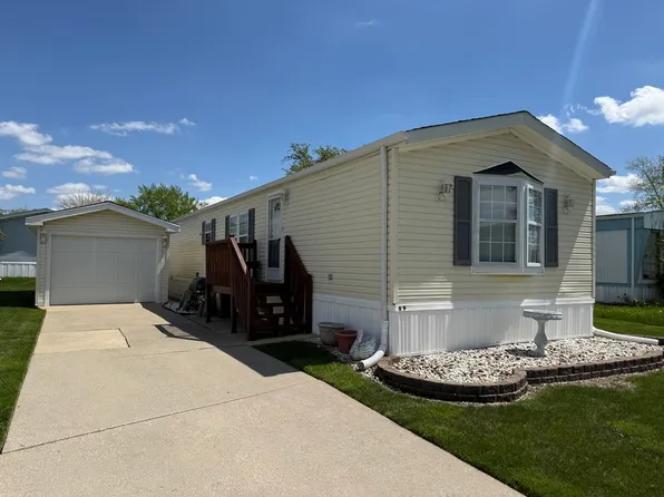 69 Meadowlark Ln, Beecher, IL 60401