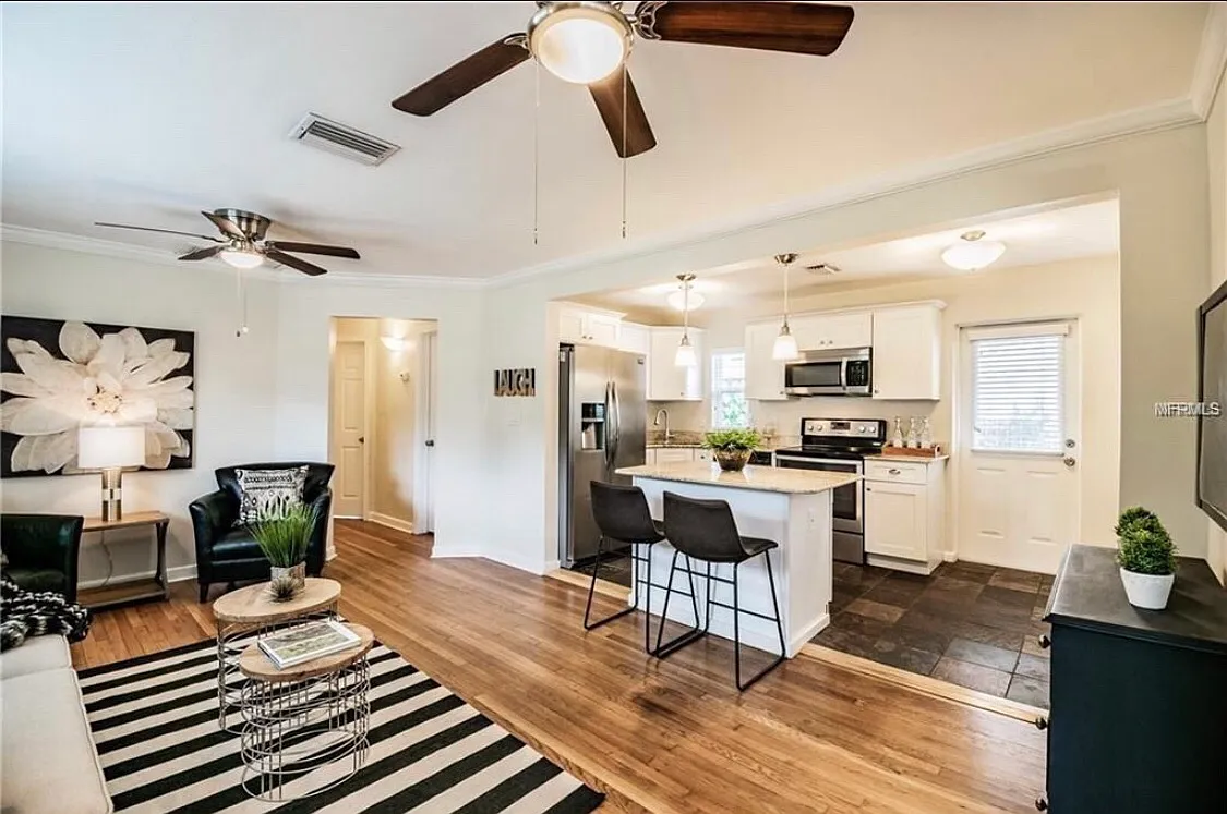 2 bed, 1008 sqft, $2,400 — Photo 2