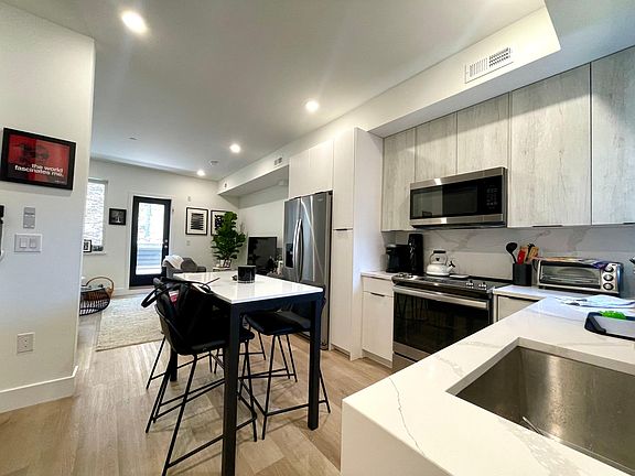 5th image of 930 N 2nd St #1A