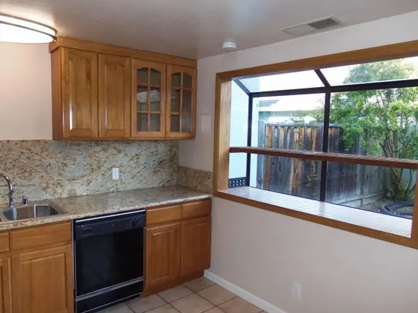 731 Caravel Ln, Foster City, CA 94404