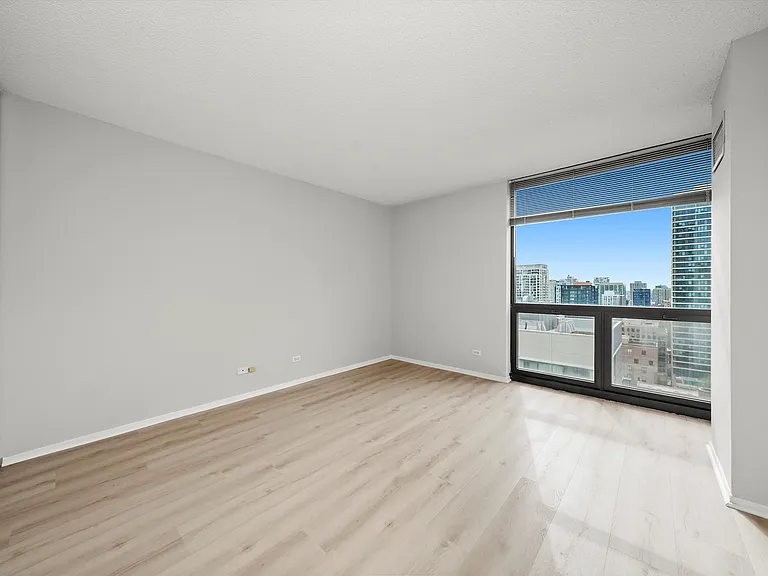 70 W Huron St #21B — Photo 9