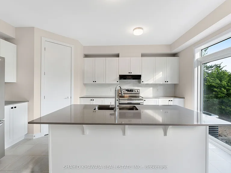 93 Hackamore Cres — Photo 13