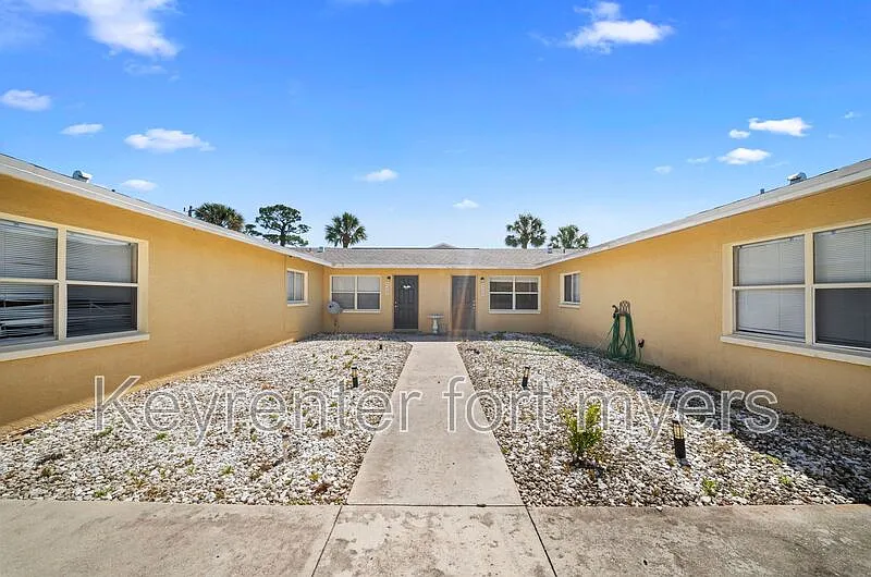 2 bed, 1.0 bath, 852 sqft, $1,150 — Photo 2