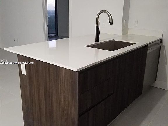 5th image of 488 NE 18th St #4704