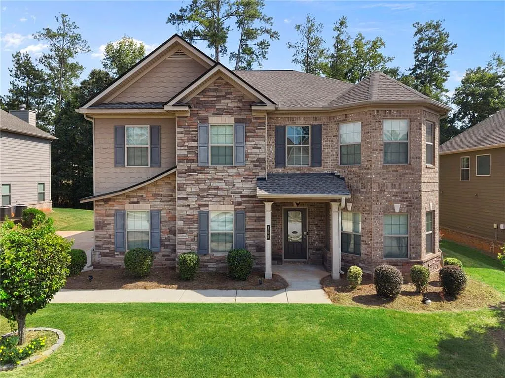 4 bed, 2.5 bath, 2630 sqft, $2,450 — Photo 1