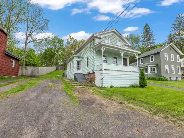 3 Maple St, Lyons, NY 14489