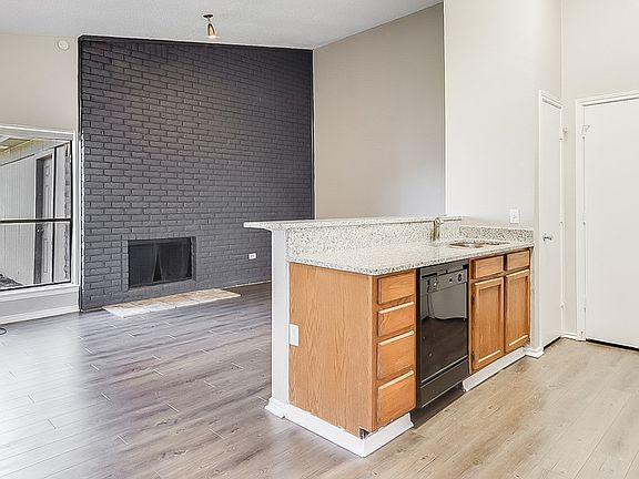 5th image of 3423 Meadowmoor St