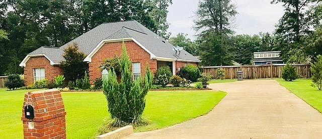 2nd image of 47 Live Oak Ln