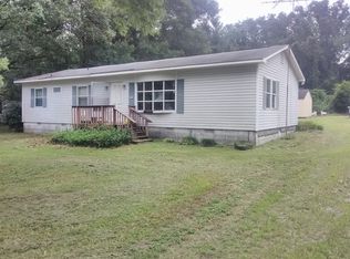 327 Smith St, Vass, NC 28394